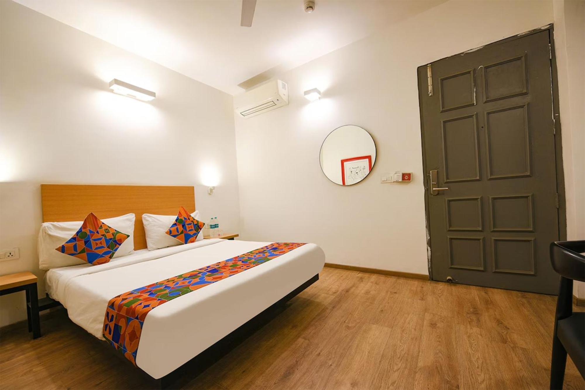 Hotel Crown Inn Faridabad Eksteriør billede