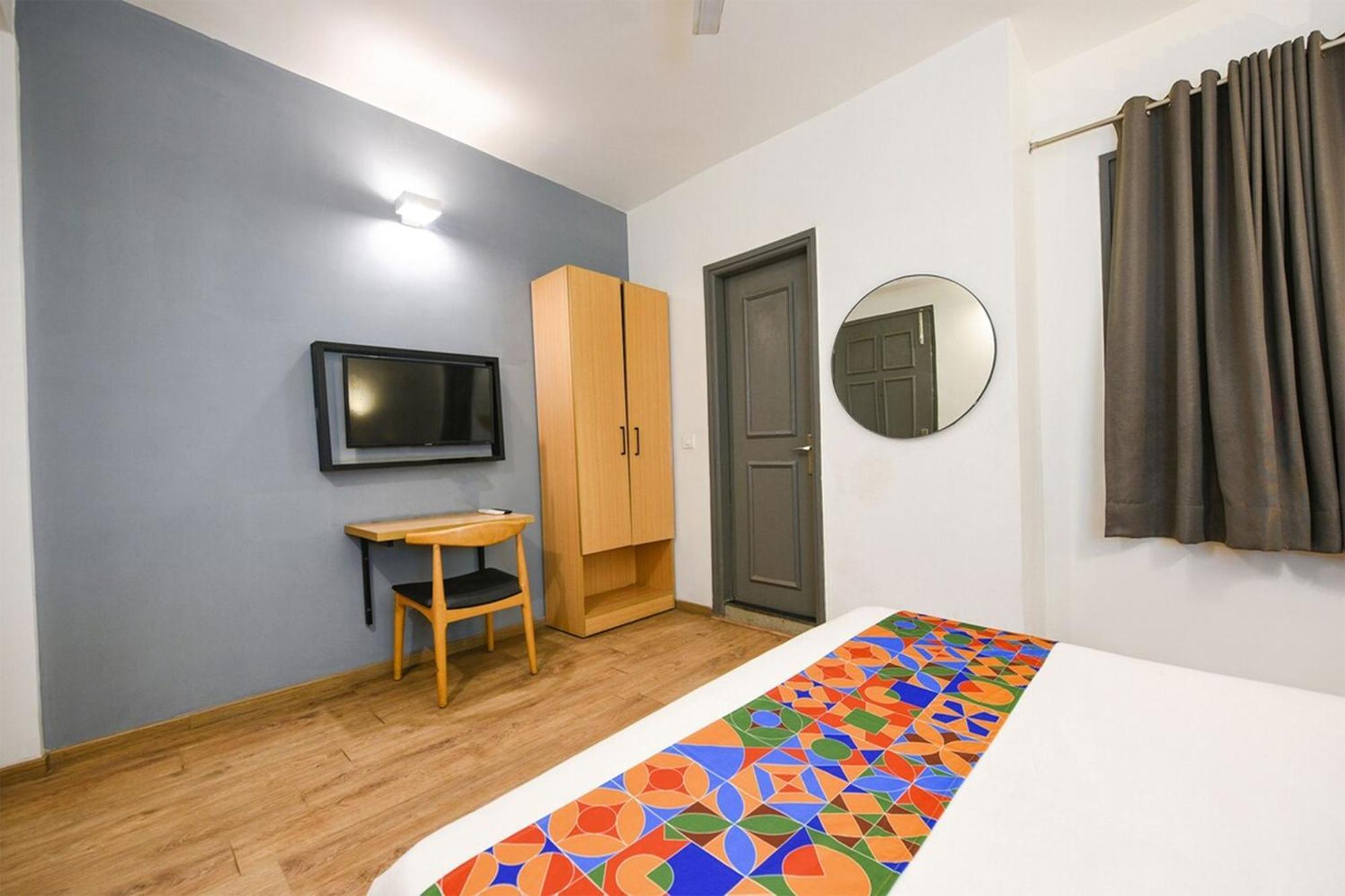 Hotel Crown Inn Faridabad Eksteriør billede