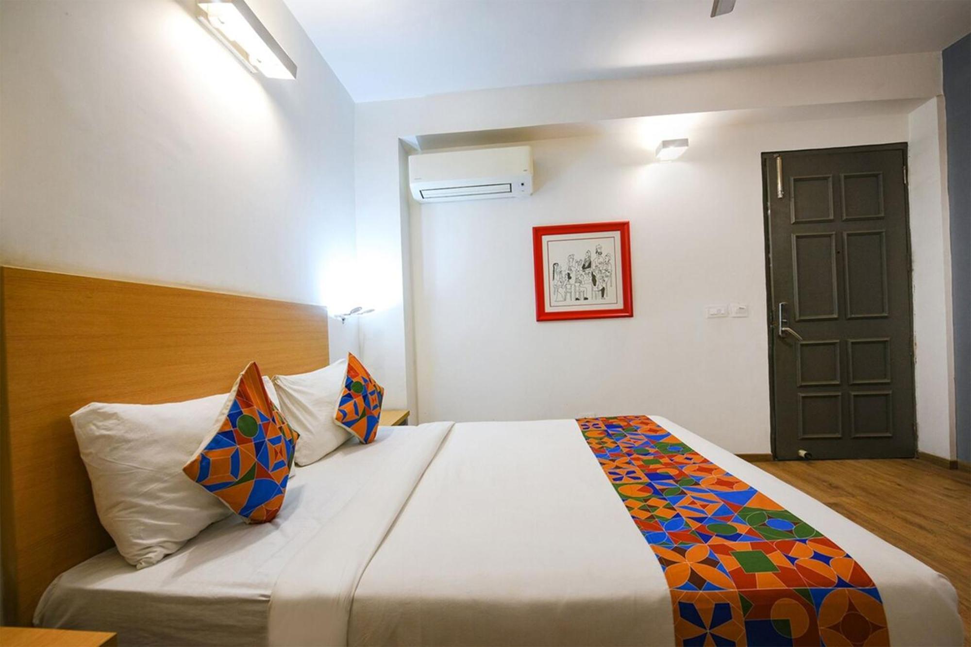 Hotel Crown Inn Faridabad Eksteriør billede