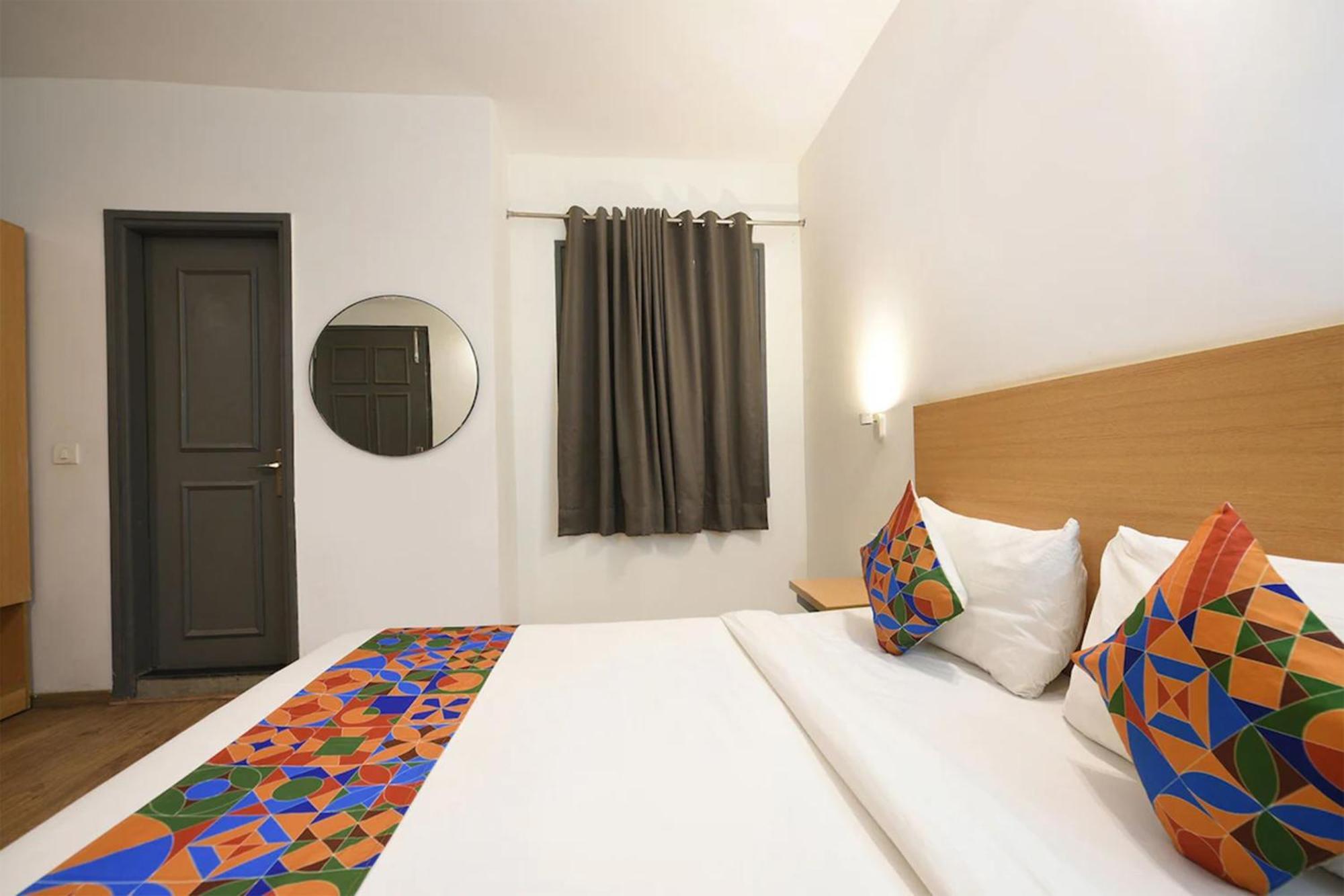 Hotel Crown Inn Faridabad Eksteriør billede