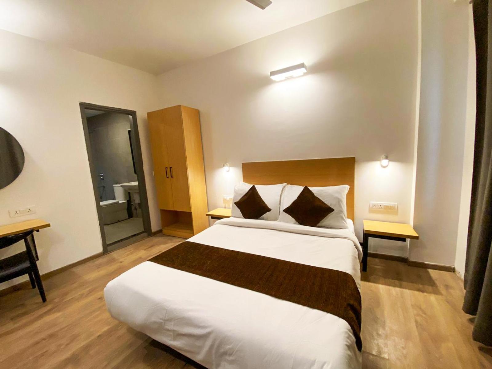 Hotel Crown Inn Faridabad Eksteriør billede