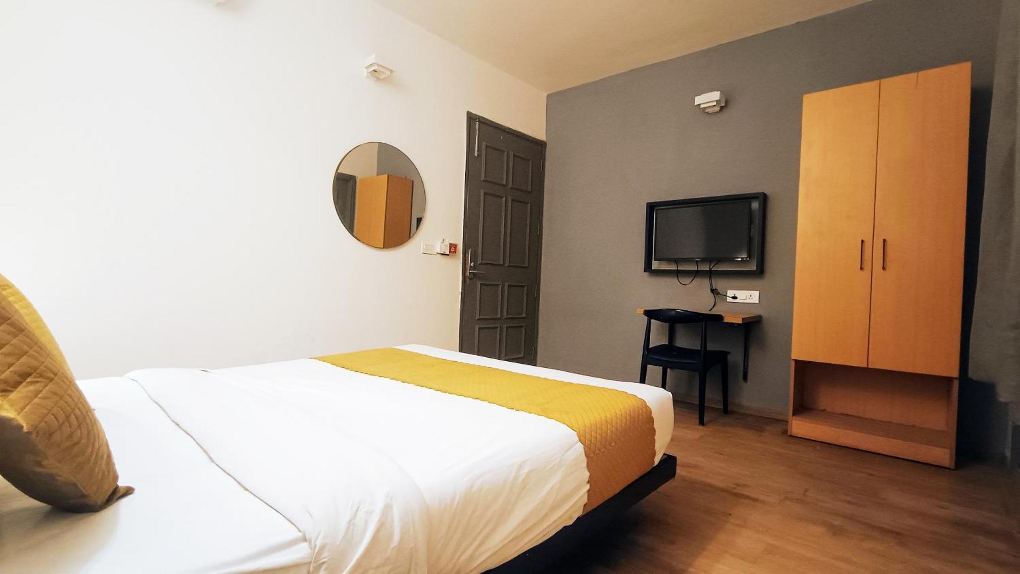 Hotel Crown Inn Faridabad Eksteriør billede